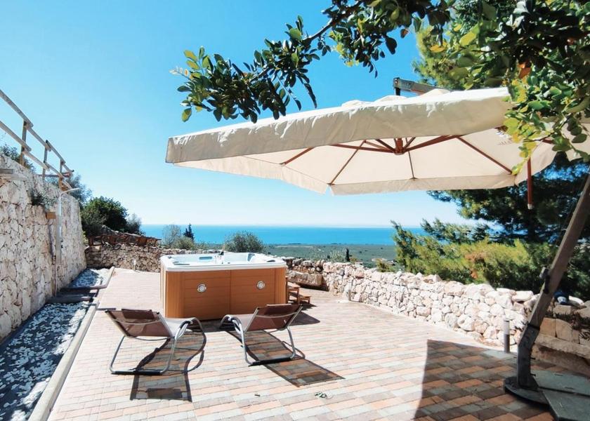 Puglia Monte Sant'Angelo balcony/terrace