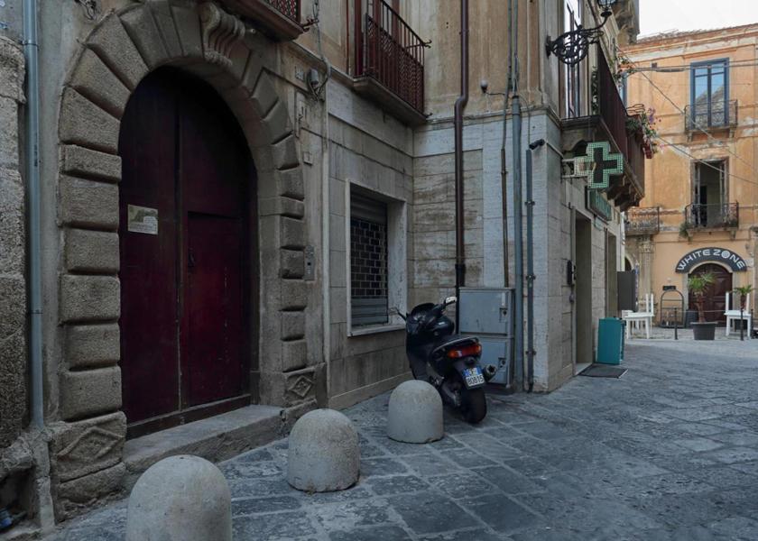 Calabria Pizzo entrance