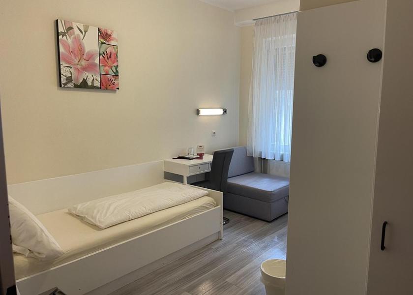 Bavaria Erlangen Standard Single Room