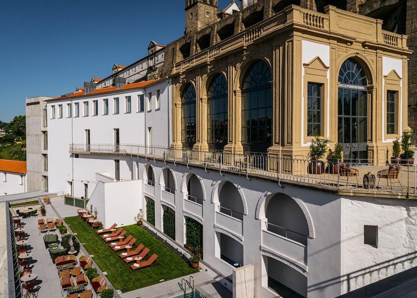 Porto Vila Nova de Gaia Front of property