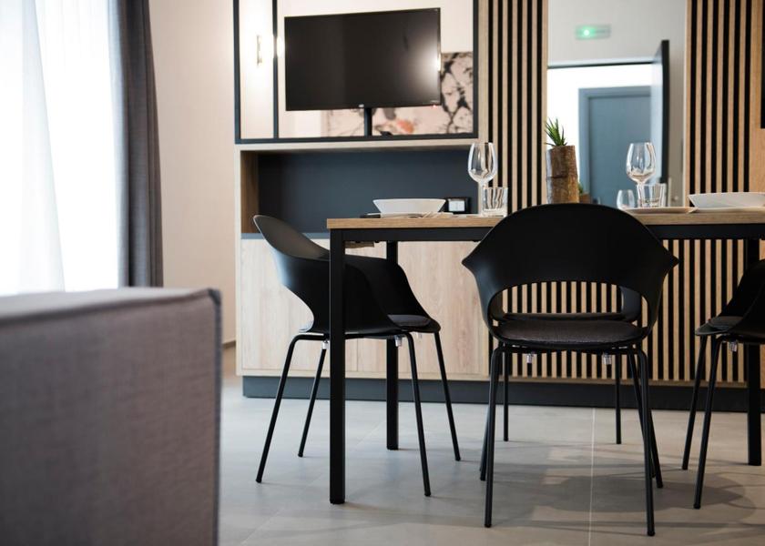 shared lounge/tv area