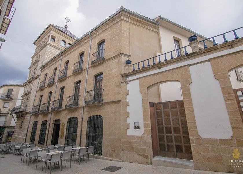 Andalusia Úbeda Bar (on property)