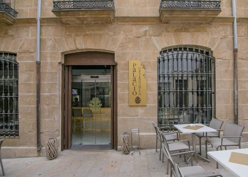 Andalusia Úbeda Bar (on property)