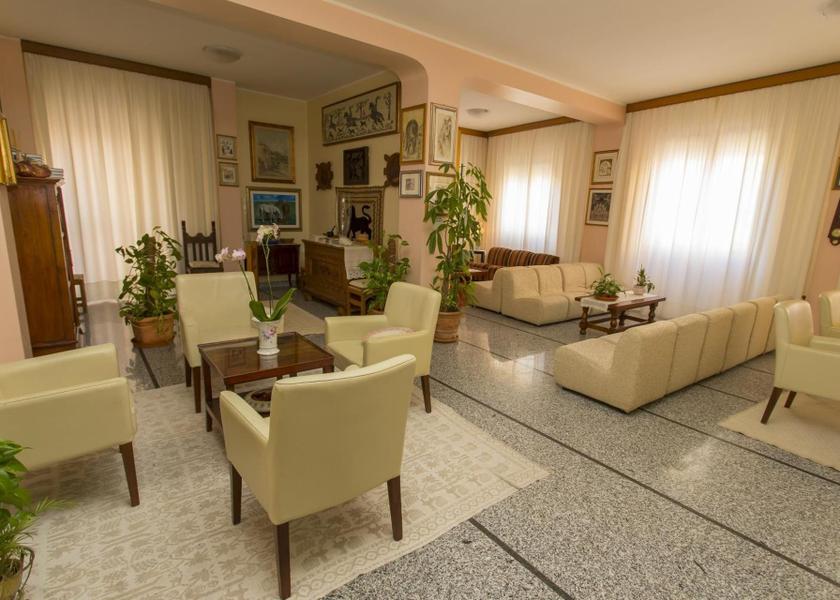 shared lounge/tv area