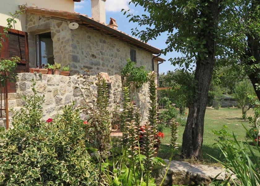 Tuscany Abbadia San Salvatore garden