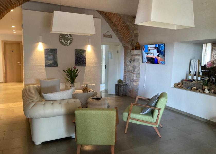 Veneto Affi shared lounge/tv area