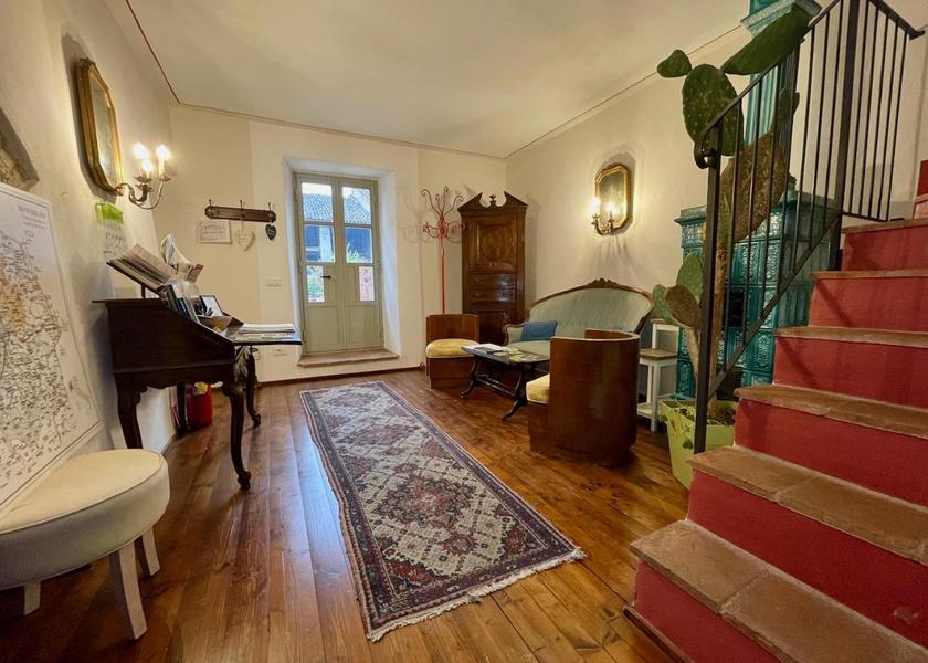 shared lounge/tv area