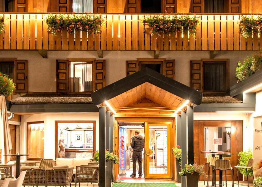 Veneto Alleghe exterior view