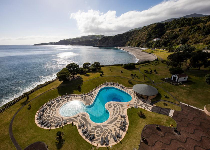 swimming pool [outdoor]