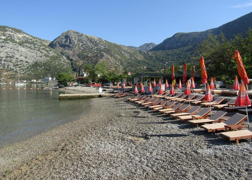  Kotor beach