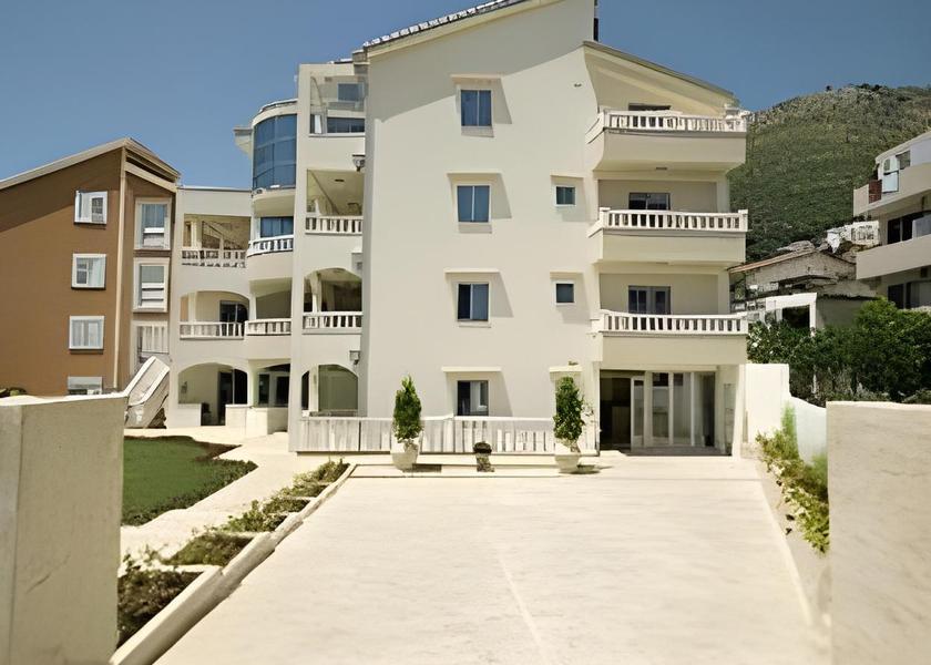  Petrovac exterior view