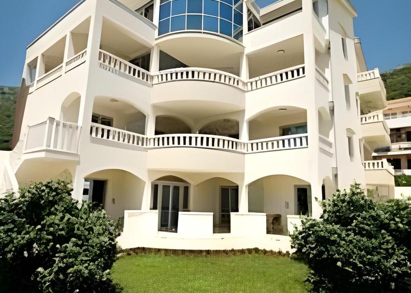  Petrovac exterior view