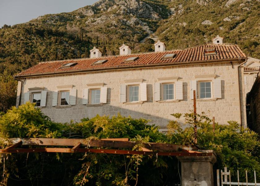  Perast exterior view