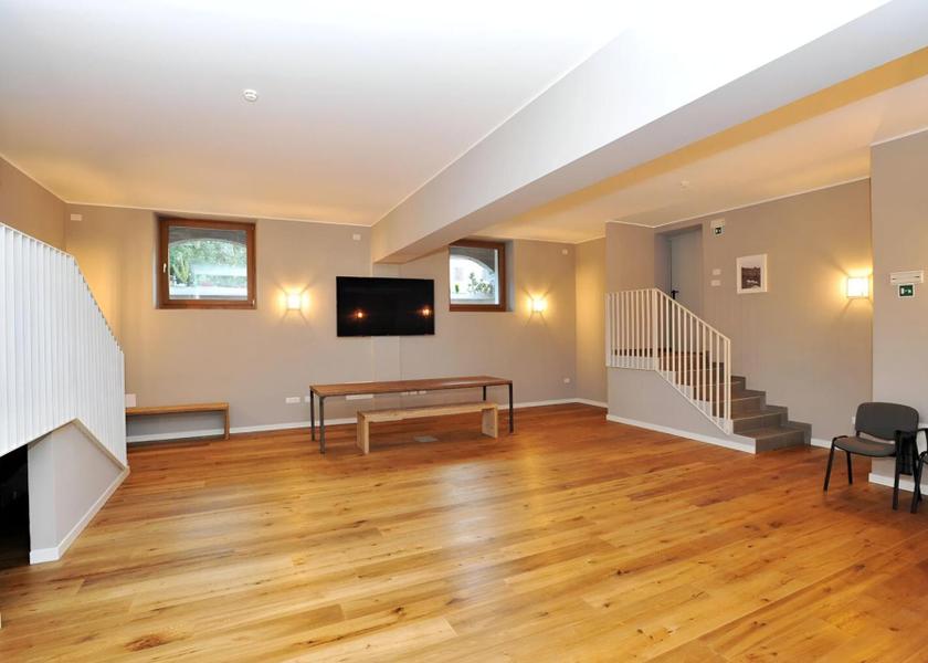 shared lounge/tv area