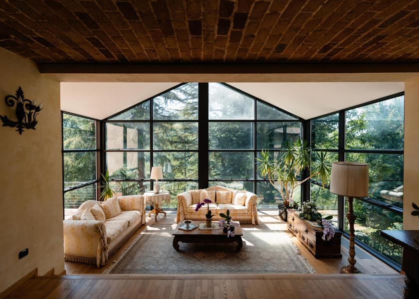 Piedmont Calamandrana shared lounge/tv area