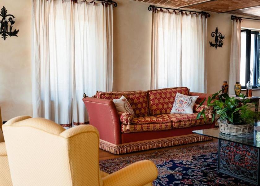 Piedmont Calamandrana shared lounge/tv area