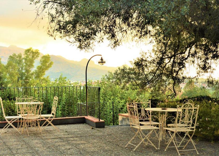 Sicily Calatabiano garden