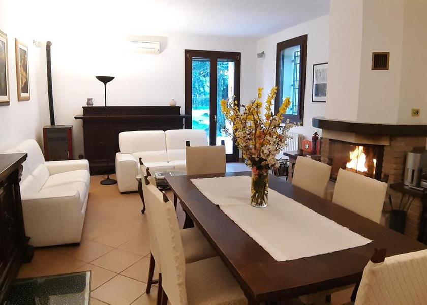 shared lounge/tv area