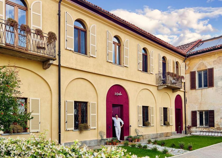 Piedmont Cambiano exterior view