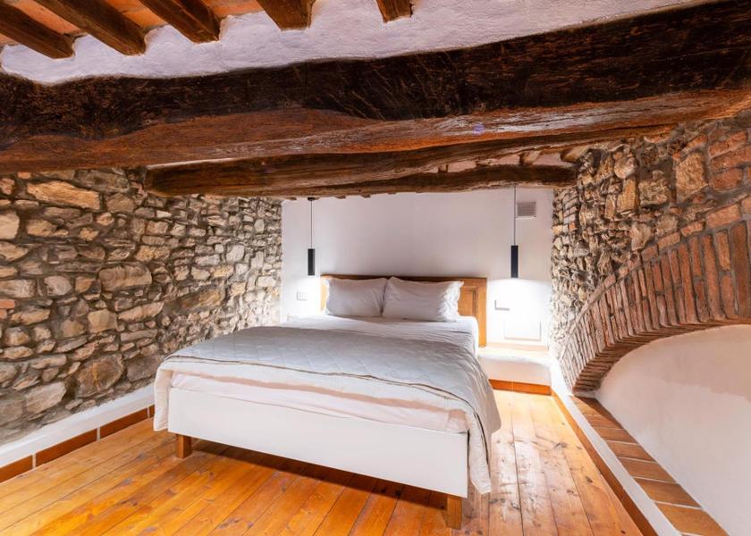 Tuscany Campiglia Marittima Large Double Room