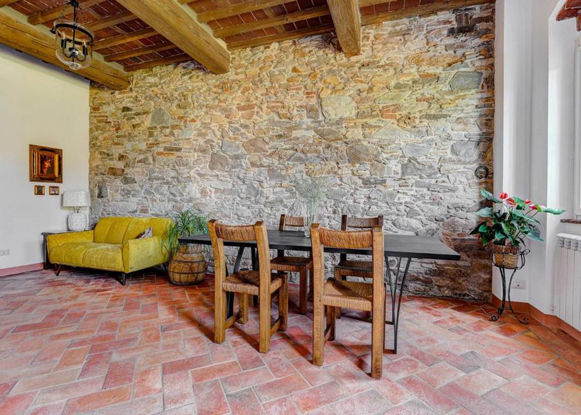 Tuscany Capannori shared lounge/tv area