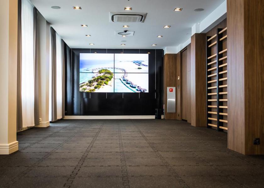 shared lounge/tv area