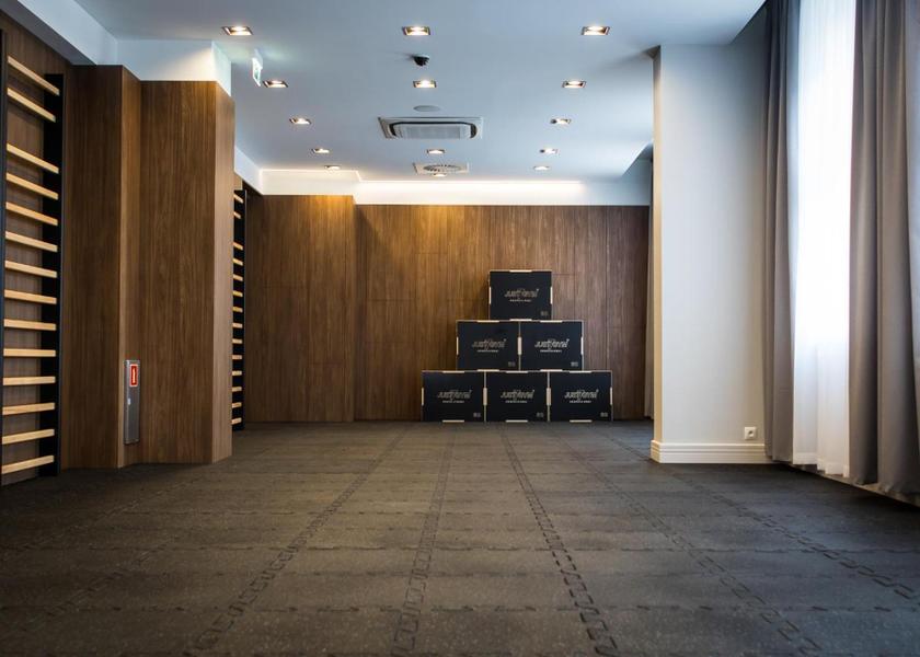 shared lounge/tv area