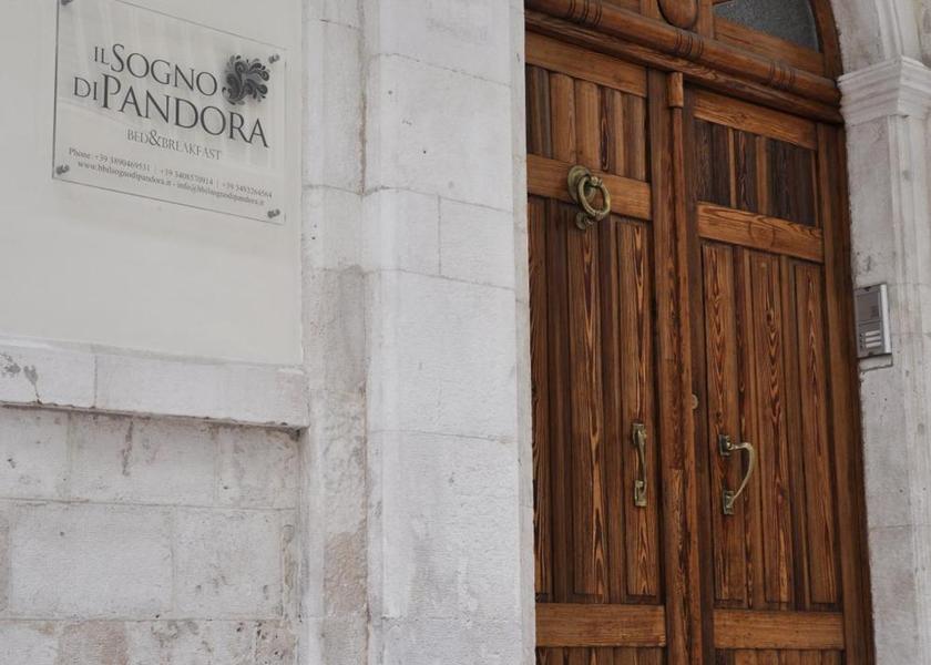 Puglia Castellana Grotte entrance