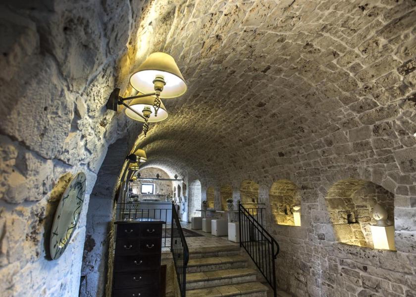 Puglia Castellana Grotte lobby