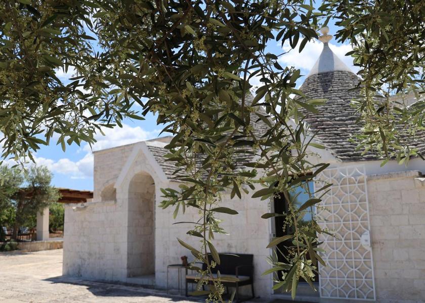 Puglia Castellana Grotte exterior view