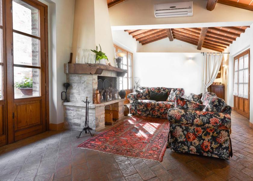 shared lounge/tv area