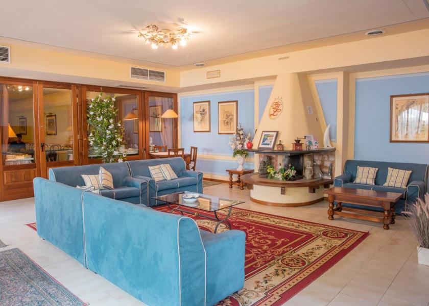 Tuscany Castelnuovo di Garfagnana Shared lounge/TV area