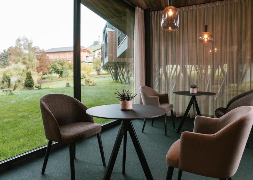 shared lounge/tv area