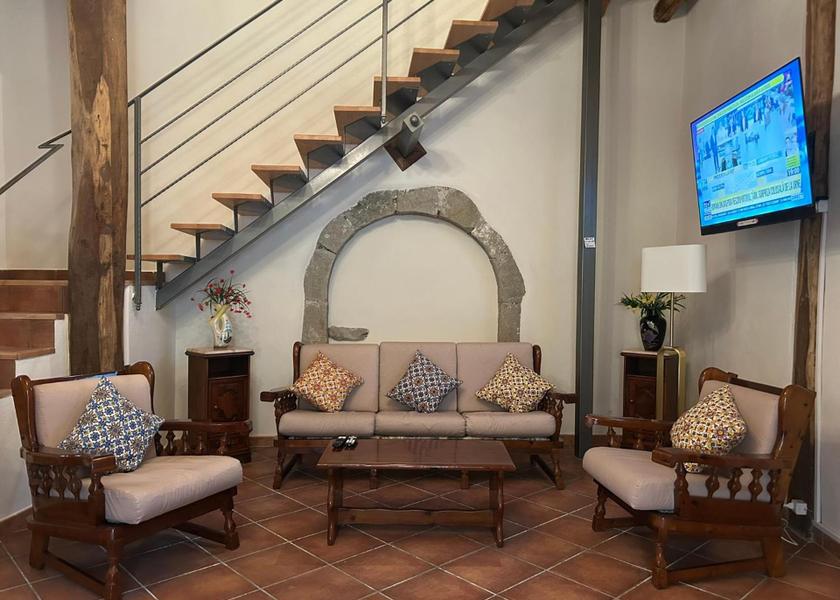 shared lounge/tv area