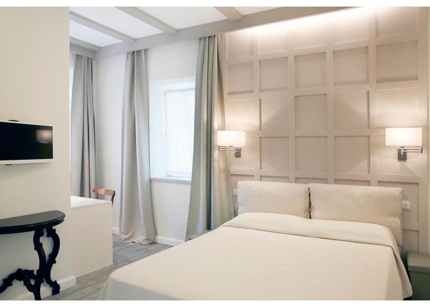 Lombardy Cava Manara Double Room with Private Bathroom