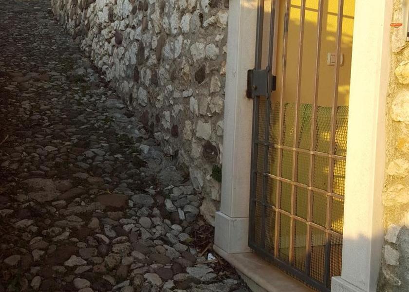 Veneto Cavaion Veronese entrance