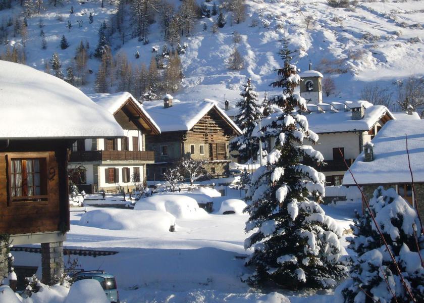 Valle d'Aosta Cogne surrounding environment