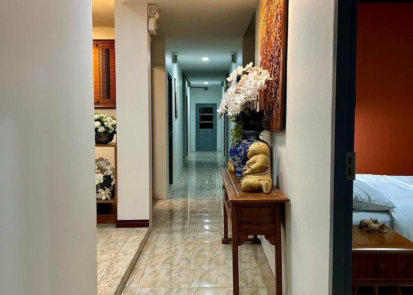 Phrae Phrae interior view