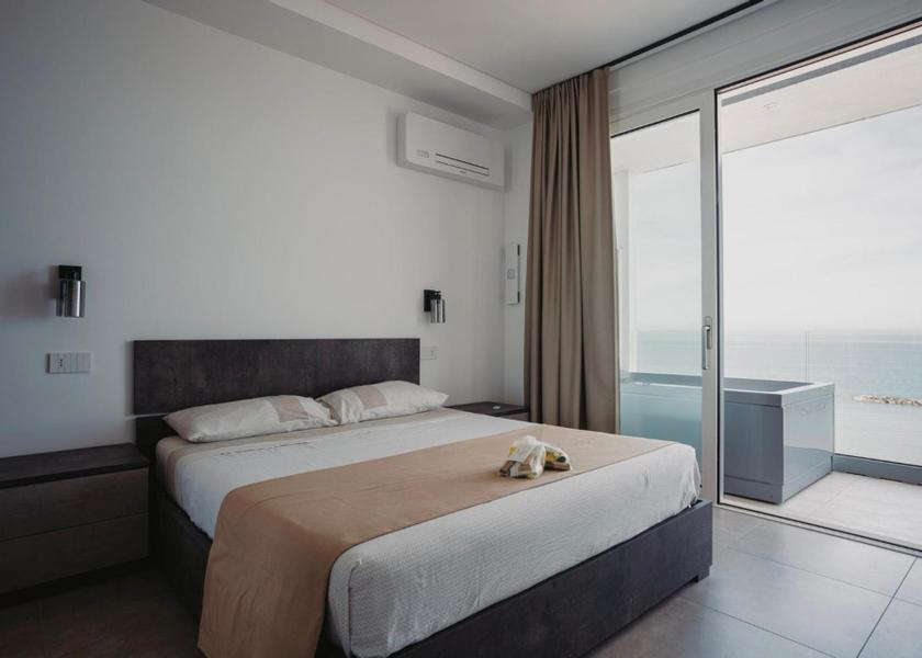 Marche Cupra Marittima One-Bedroom Apartment with Rooftop Spa Bath