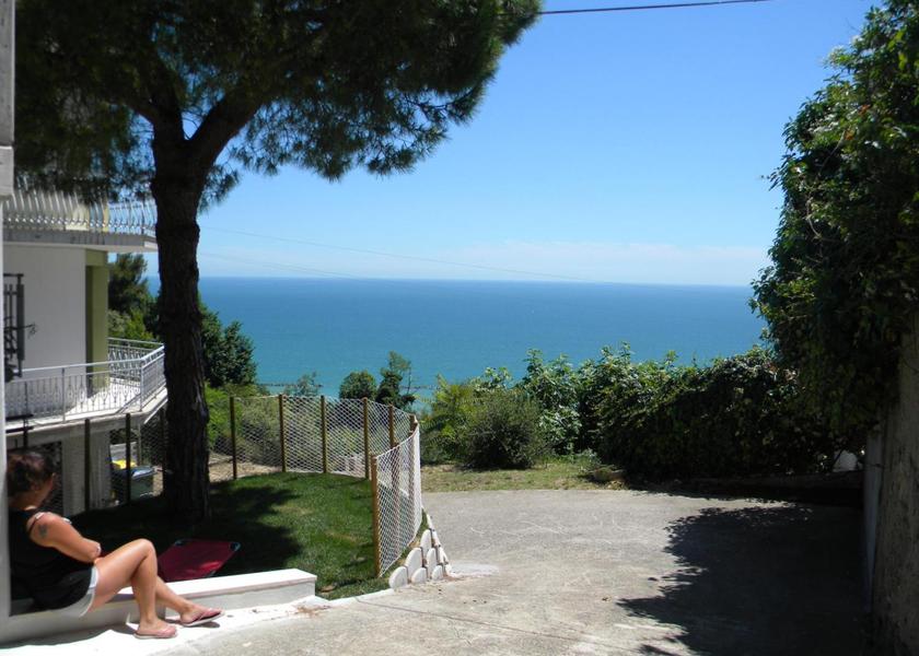 Marche Cupra Marittima garden