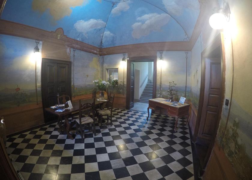 Lombardy Domaso lobby