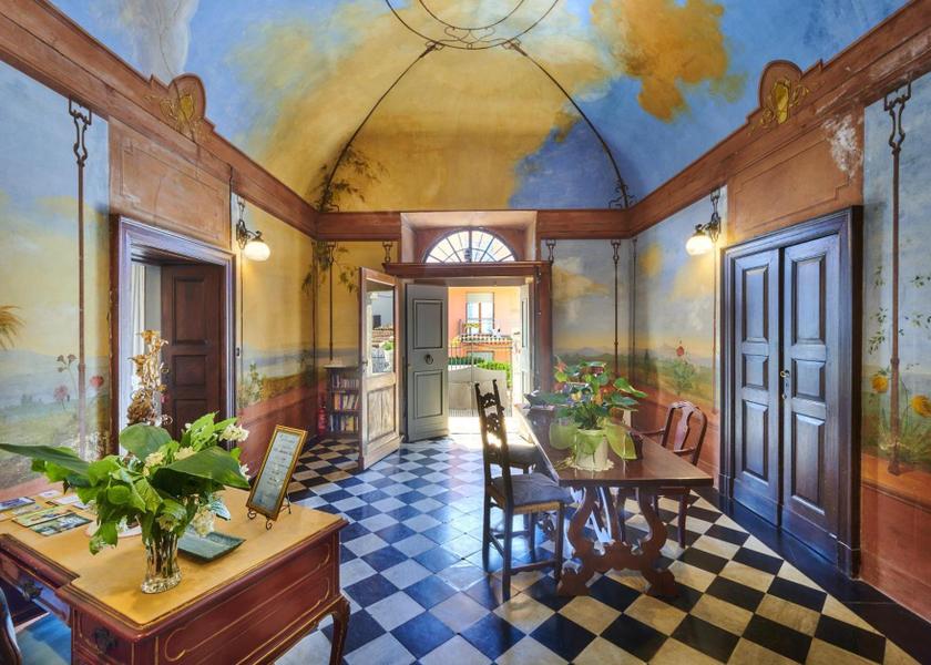 Lombardy Domaso lobby