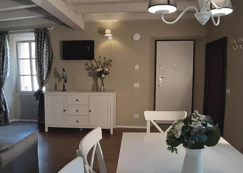 Lombardy Domaso kitchen