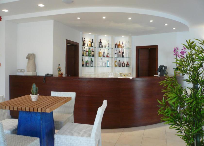 bar/lounge