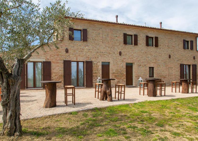 Marche Gradara garden