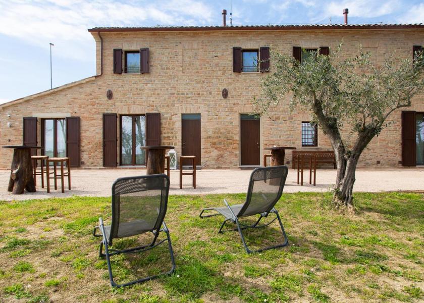 Marche Gradara garden