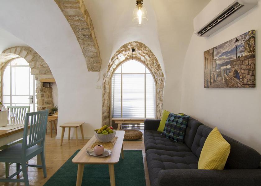 shared lounge/tv area