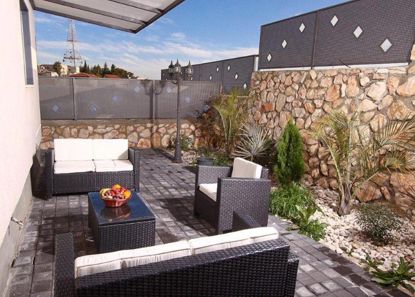  Safed balcony/terrace