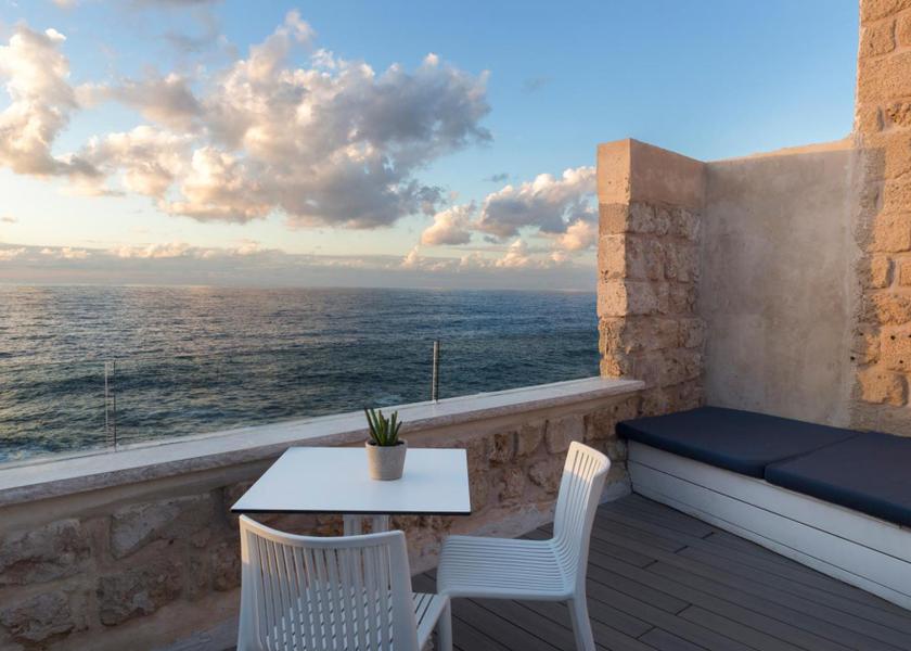  Acre balcony/terrace