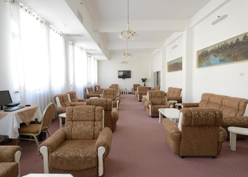 shared lounge/tv area